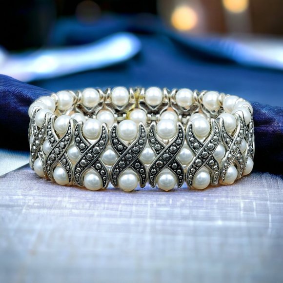 Vintage Jewelry - Vintage Pearl Stretch Bracelet